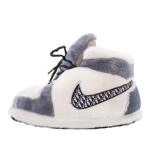 Unisex slippers made from premium faux fur and ultra plush foam for ultimate comfort, perfect for indoor and outdoor use.